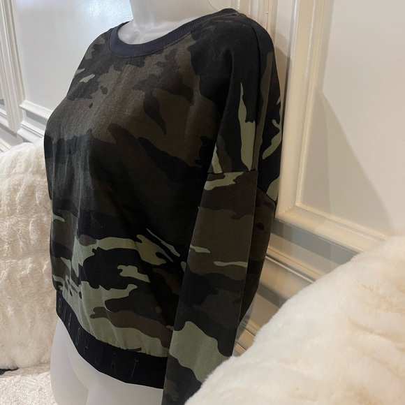 Large Victoria’s Secret Camo Crop Sweatshirt - Picture 2 of 6